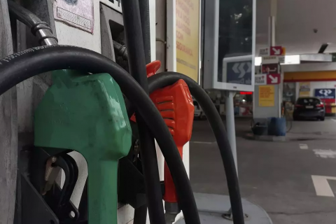 Petrobras anuncia redução no preço da gasolina a partir desta terça (21)